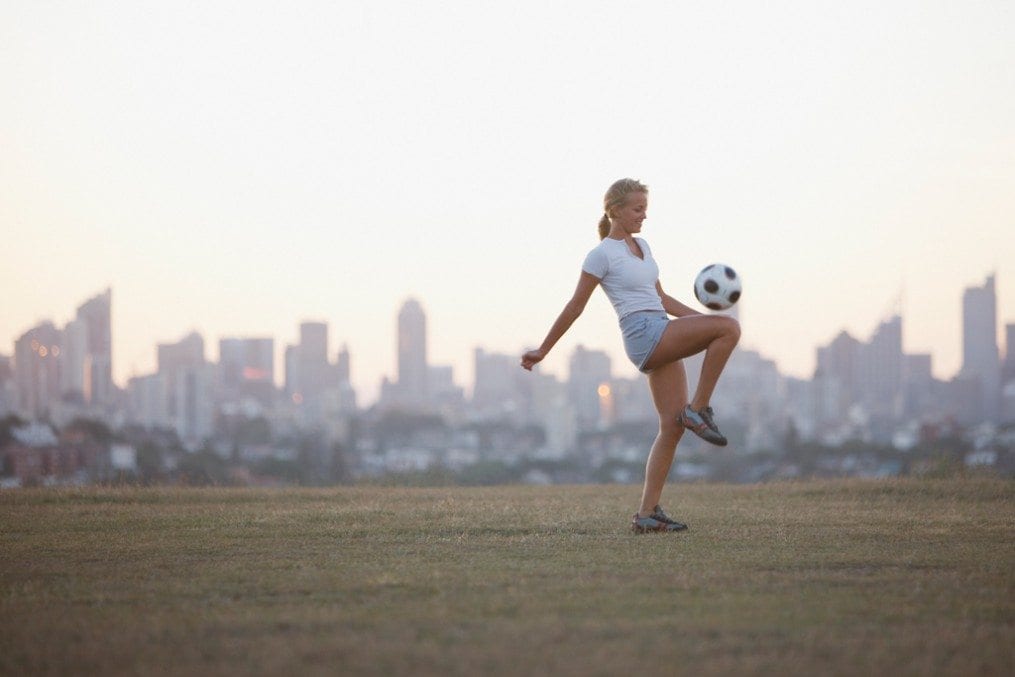 woman joggling football