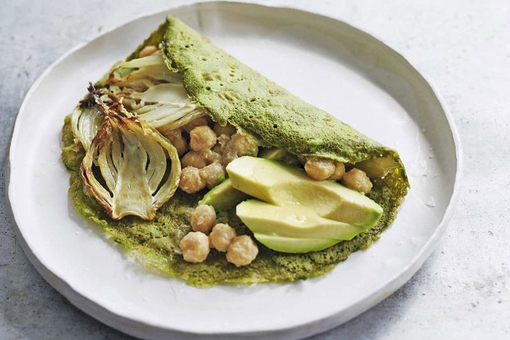 Green pancakes with avocado, fennel and chickpeas